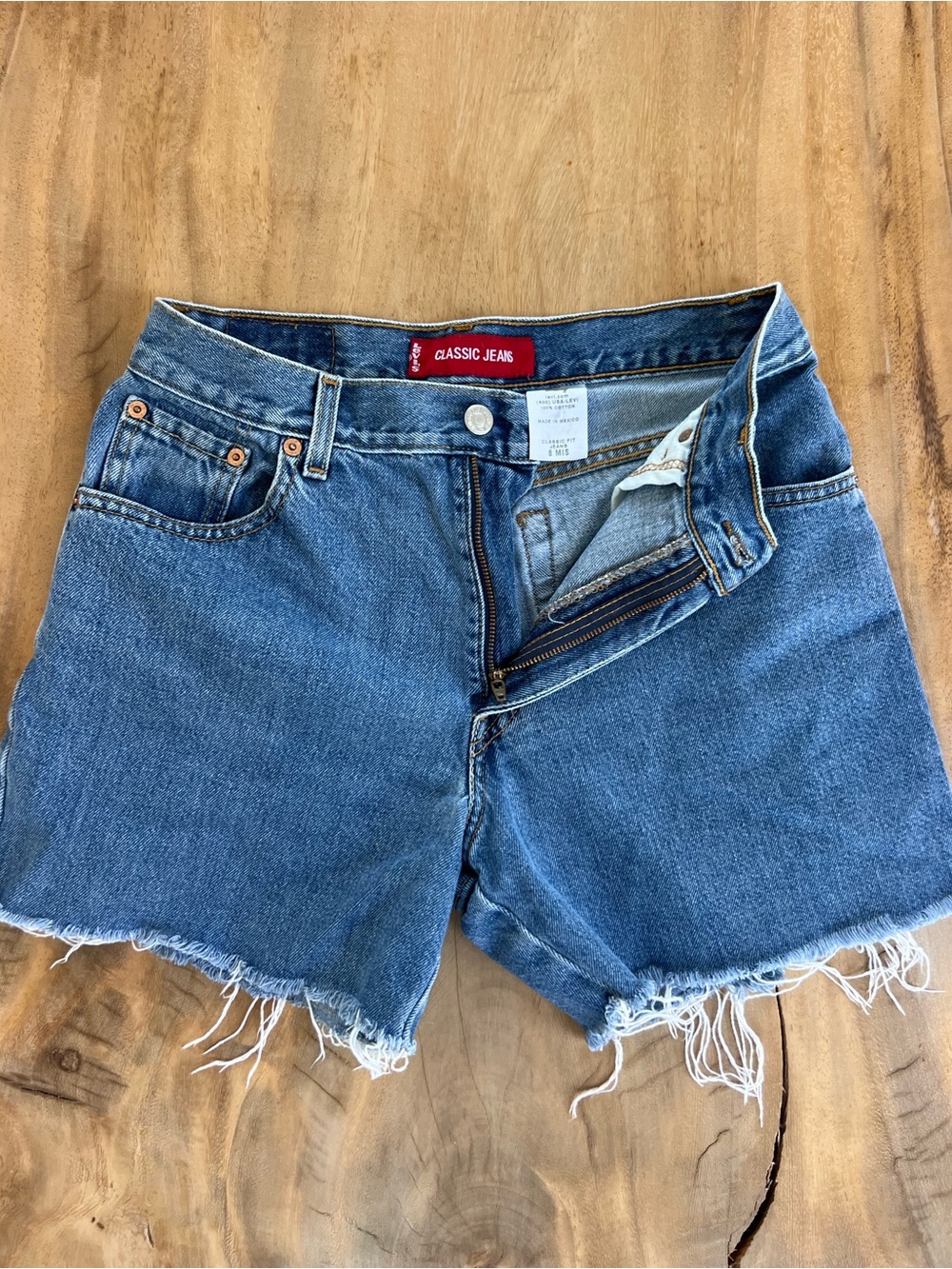 Levi cut off shorts